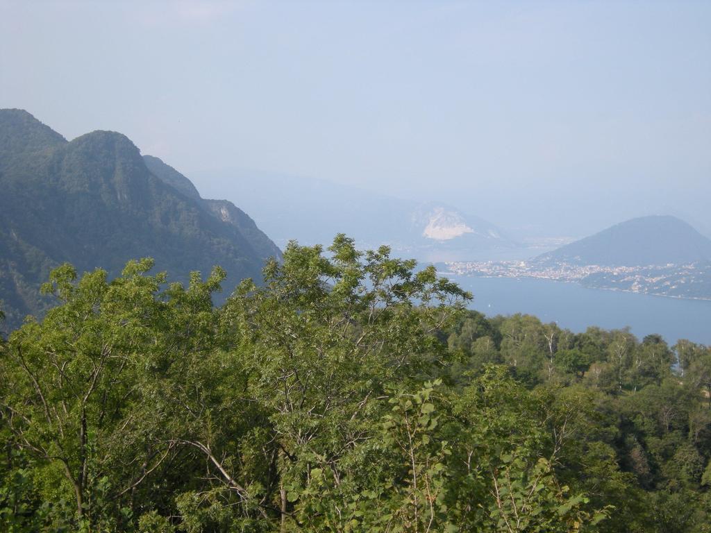 Bed and Breakfast La Casa Del Borgo à Brissago-Valtravaglia Extérieur photo