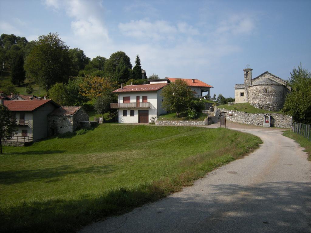Bed and Breakfast La Casa Del Borgo à Brissago-Valtravaglia Extérieur photo