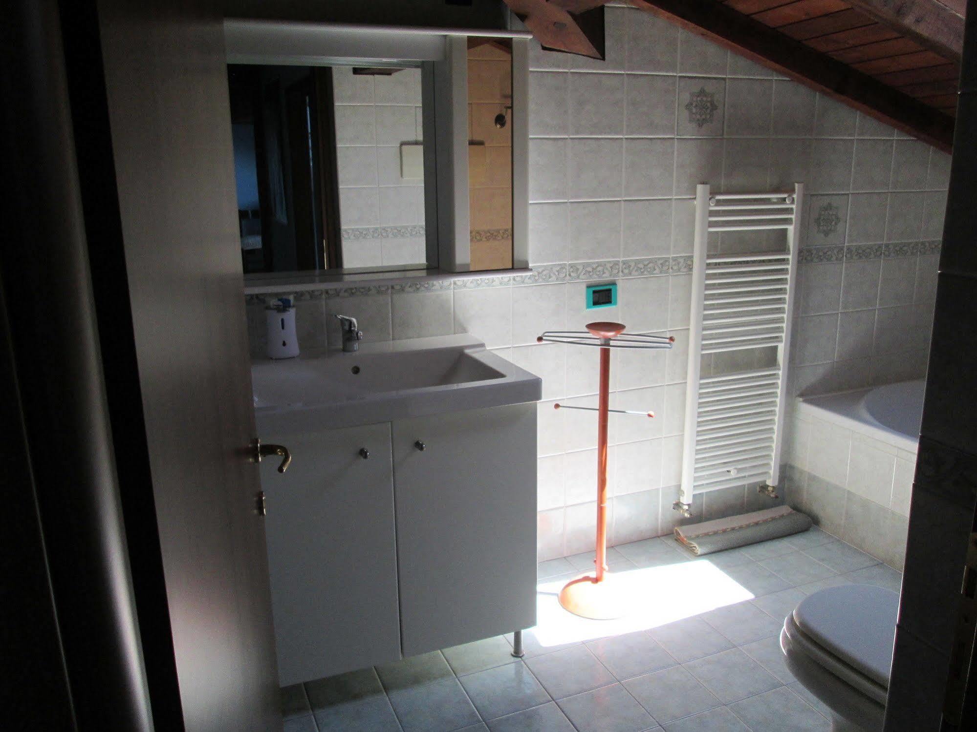 Bed and Breakfast La Casa Del Borgo à Brissago-Valtravaglia Extérieur photo