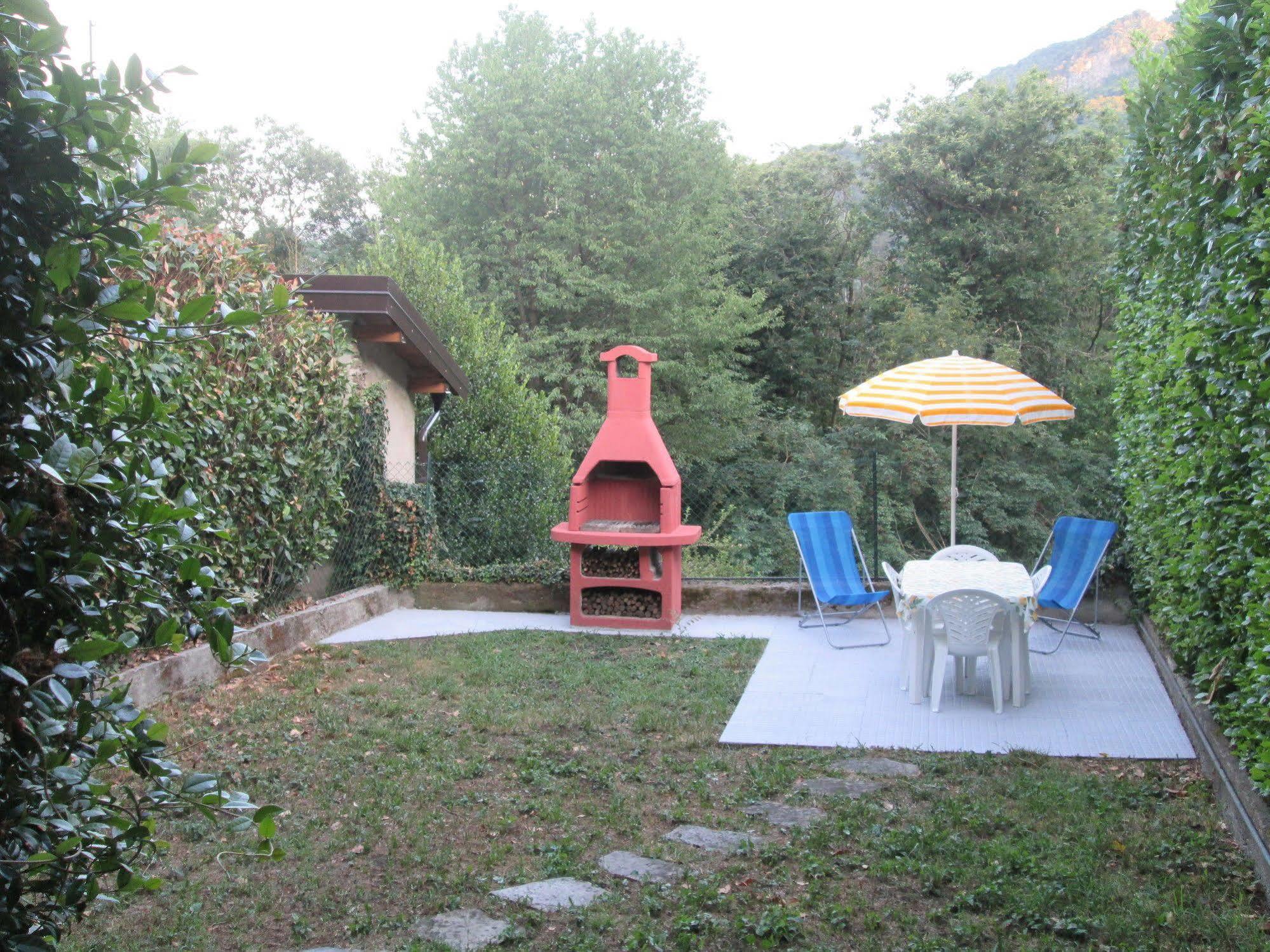 Bed and Breakfast La Casa Del Borgo à Brissago-Valtravaglia Extérieur photo